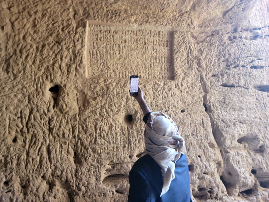رئيس الهيئة العامة للآثار والمتاحف يتفقد المواقع الأثرية في ذمار وإب ويؤكد أهمية حمايتها - صورة إضافية 2